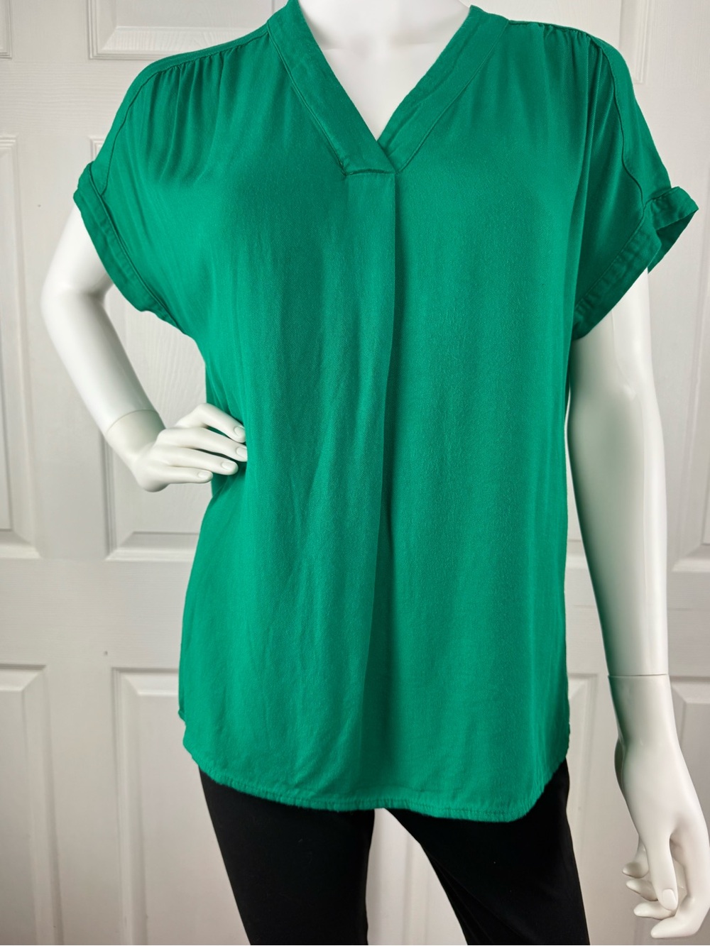 Nine West Emerald Green V-Neck Short Sleeve Blouse